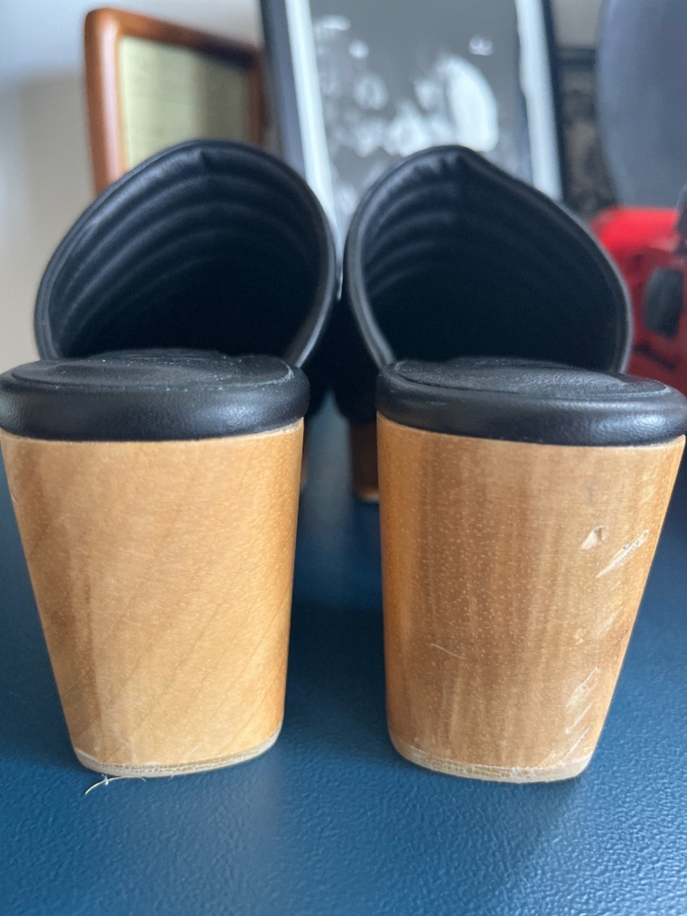 Beklina Ribbed Clogs, Size 8 - Picture 4 of 6